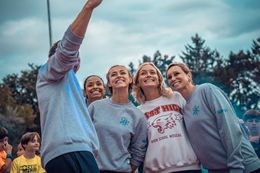 Selfie met de ambassadeurs